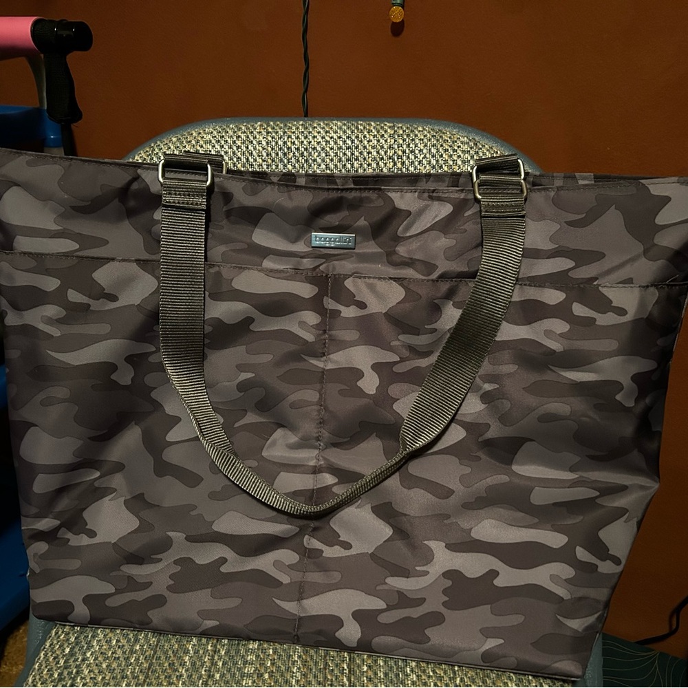 Baggallini tote bag.  Good used condition